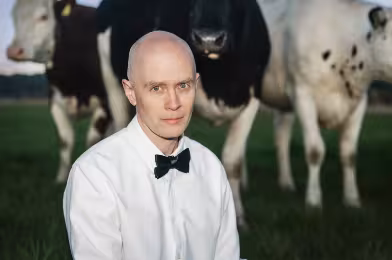 Bir düğün şarkıcısı olarak Jens Lekman