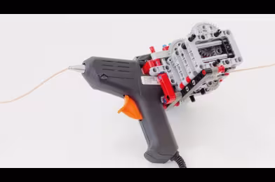Tutkal tabancası ve LEGO'lar ile kendinize 3D printer yapabileceğinizi biliyor muydunuz?