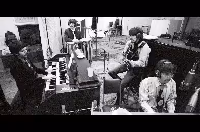 The Beatles’ın Abbey Road'daki albüm kayıtlarını konu alan yeni bir müzikal yolda!