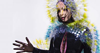 Björk’ten yine şahsına münhasır bir klip: “Lionsong”