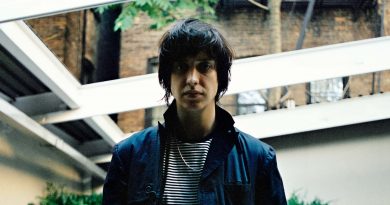 Günün şarkısı: Julian Casablancas – “Left & Right in the Dark”