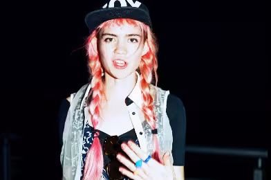 Grimes, aslında Rihanna için yazdığı parçayı dinlemeye açtı