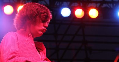 Video: Thurston Moore, The Horrors'a eşlik ediyor