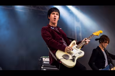 Johnny Marr'dan klip: ''Easy Money''