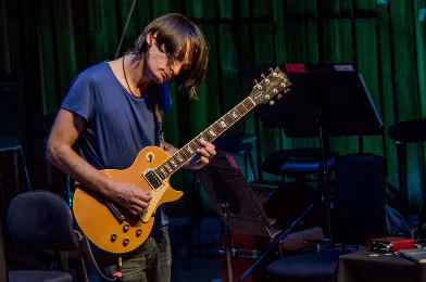 Jonny Greenwood'dan yeni şarkı: ''Skip Loop''