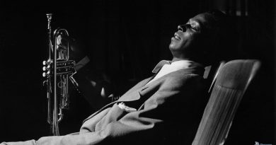 Günün şarkısı: Miles Davis – Frelon Brun