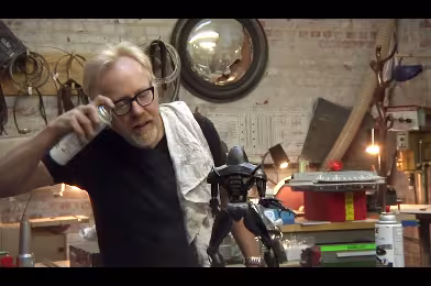 Adam Savage, bu hafta da ''Battlestar Galactica''nın Cylon modelini yapmış!