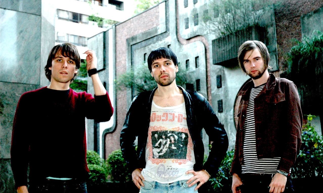 Altıncı The Cribs albümü yolda ''All My Sisters'' bant mag