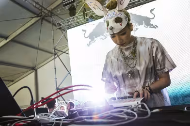 Tokimonsta'dan Jessie Ware'e remiks