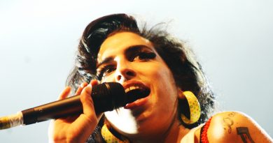 Amy Winehouse belgeselinden bir sahne görücüye çıktı!